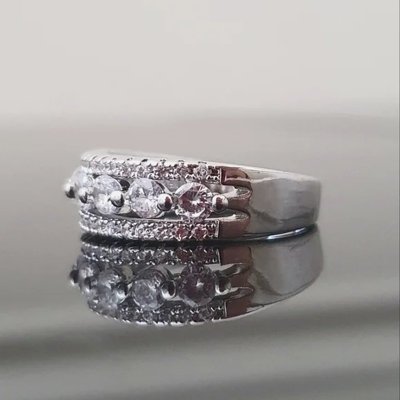 Pretty Silver Designer Woman Ring - Picture 6 of 7